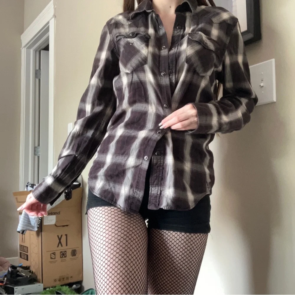 UNIQUE MONOCHROMATIC SNAP UP FLANNEL - Picture 5 of 16